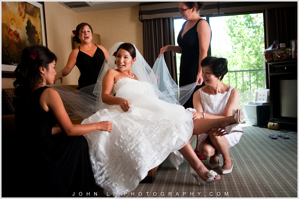 bridal party help the bride getting ready in Hyatt Westlake Plaza in Thousand Oaks