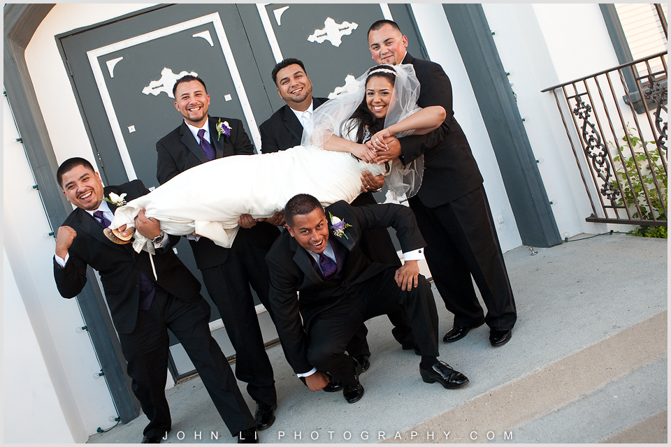 Fun wedding photography in DES Artesia Hall
