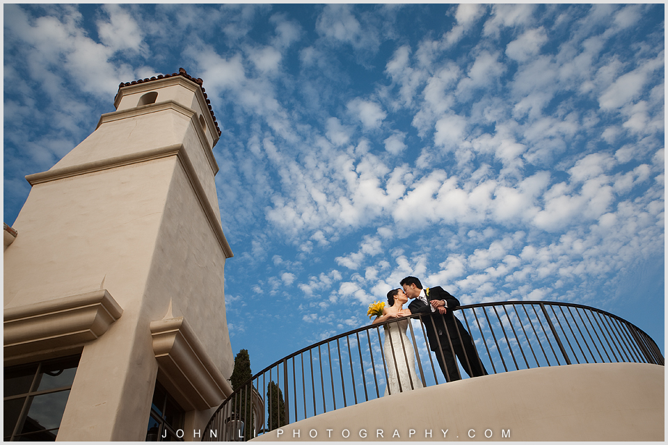 Pelican HIll wedding portrait with blusky background