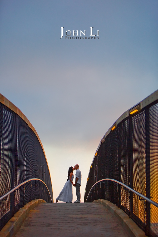 Engagement-photography-on-Santa-Monica-Bridge