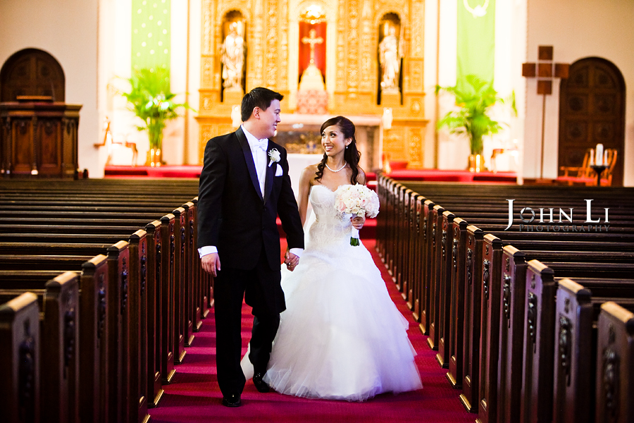 Holy Family Church South Pasadena bride and groom portairt