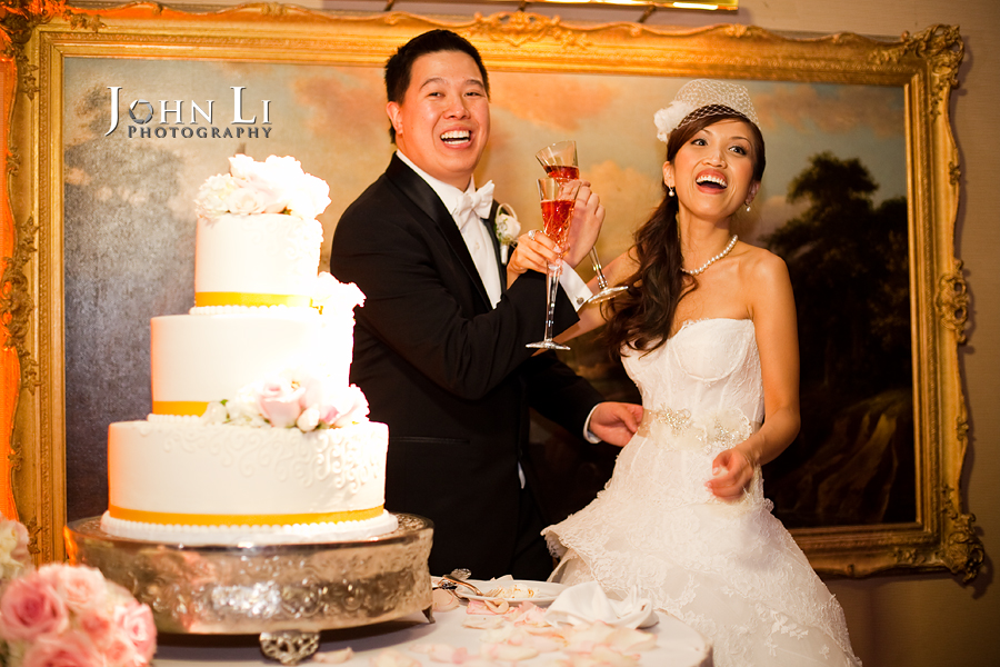 cake cutting in chinese wedding in langham hotel