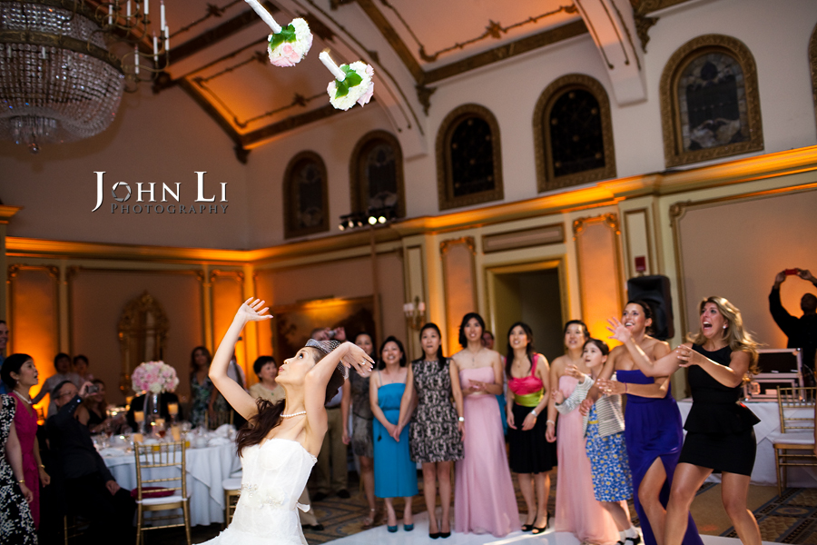 bouquet toss in chinese wedding Langham Hotel